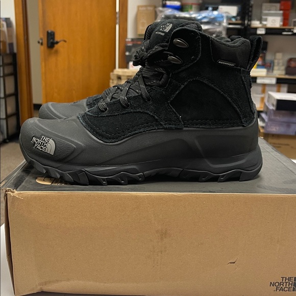 The North Face Men\'s Dark Gray Snow Boots